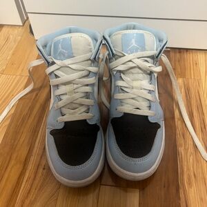 Jordan 1 Mid Ice Blue